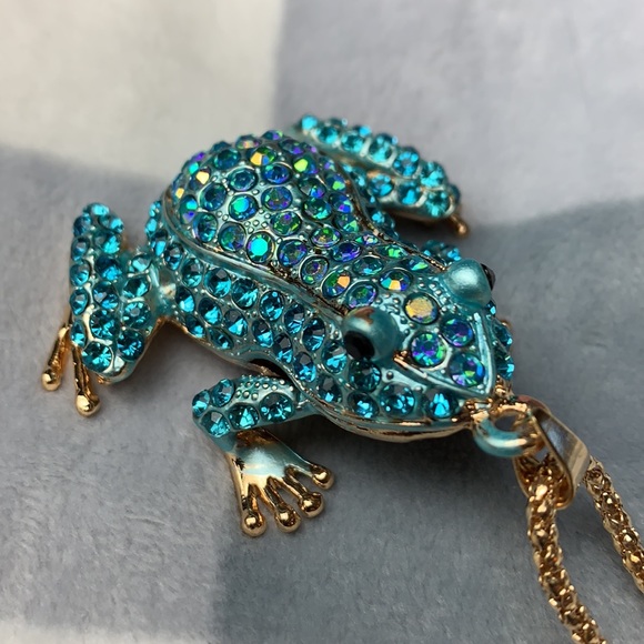 Betsey Johnson Jewelry - NWT BEAUTIFUL BLUE RHINESTONES FROG NECKLACE